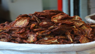 Kış aylarının doğal lezzetleri tarihi çarşıları süslemeye başladı