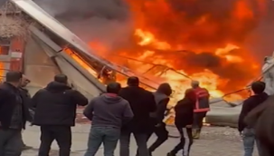 Şanlıurfa'da sünger deposunda yangın