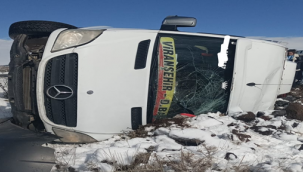 Şanlıurfa'da yolcu minibüsü devrildi, 5 yaralı