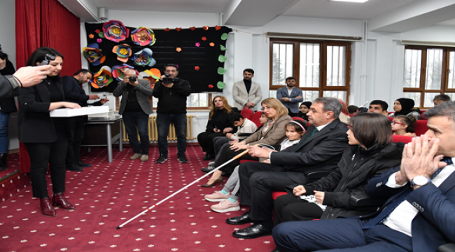 Vali Şıldak, Görme Engelli Çocuklarla Buluştu