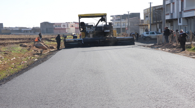 Viranşehir'de sıcak asfalt ile yollar modern hale getiriliyor