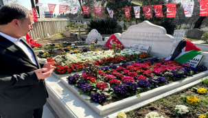 Başkan Baydilli'den Erbakan'ın kabrine ziyaret