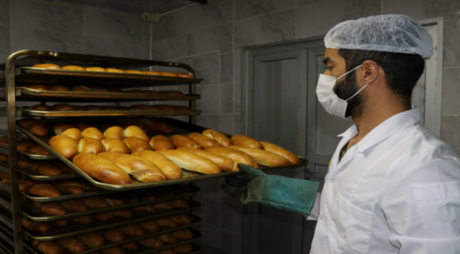 Haliliye Belediyesi'nin ürettiği ekmekler sofralara ulaştırılıyor 