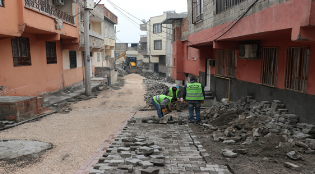 Haliliye'de Kilitli beton parke döşeme çalışmaları ile sokaklar yenileniyor