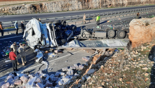 Hilvan yolunda tır devrildi!