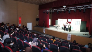 Karaköprü'de boykotun önemini anlatan tiyatro oyunu sahnelendi 