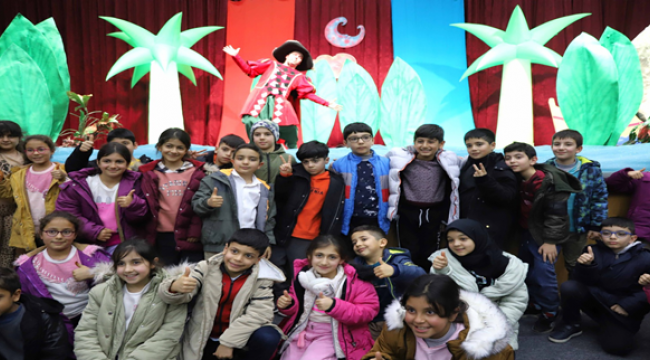 Karaköprü'de 'Peter Pan hayal dünyası' çocuk oyunu sahnelendi