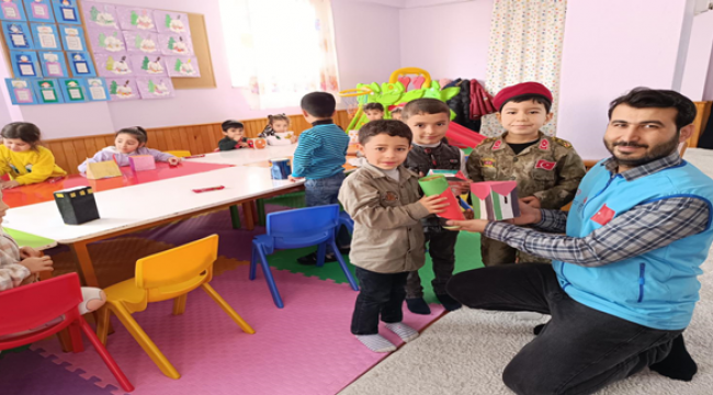Minik Yüreklerden Filistin'e destekler sürüyor