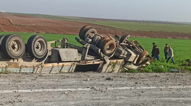 Şanlıurfa'da tır devrildi, 1 yaralı