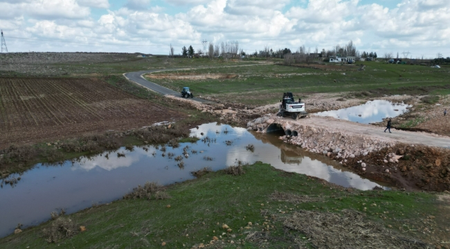 Taşkında zarar gören yolları ve köprüler onarılıyor 