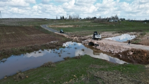 Taşkında zarar gören yolları ve köprüler onarılıyor 