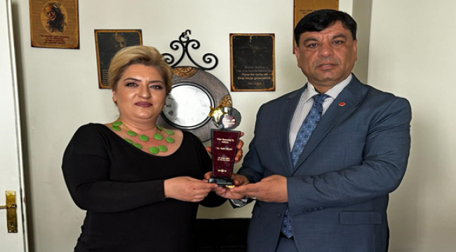 Başarılı siyasetçi Aslan'a ödül