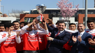 Başkan Baydilli'nin Desteğiyle Karaköprü Belediyespor Şampiyonluğa Koşuyor