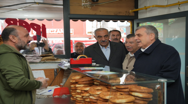 Başkan Beyazgül Hilvan ve Siverek'te esnaf ve vatandaşların destek ve duasını aldı