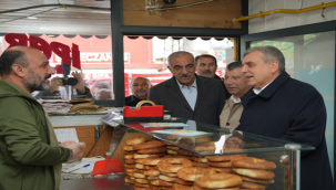 Başkan Beyazgül Hilvan ve Siverek'te esnaf ve vatandaşların destek ve duasını aldı