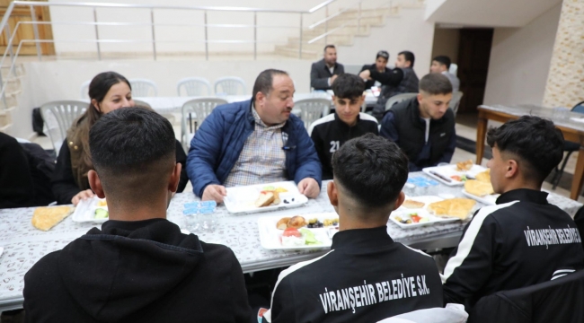 Başkan Ekinci, gençlerle sahurda buluştu 