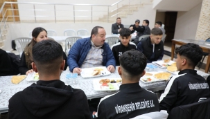 Başkan Ekinci, gençlerle sahurda buluştu 