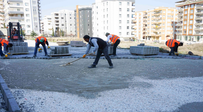 Doğukent'te yeni yollar kilitli parkeyle döşeniyor