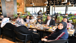 Kahvaltıda bir araya geldiler