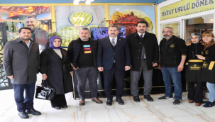 Karaköprü'de vatandaşlar Başkan Baydilli'yi bağrına basıyor