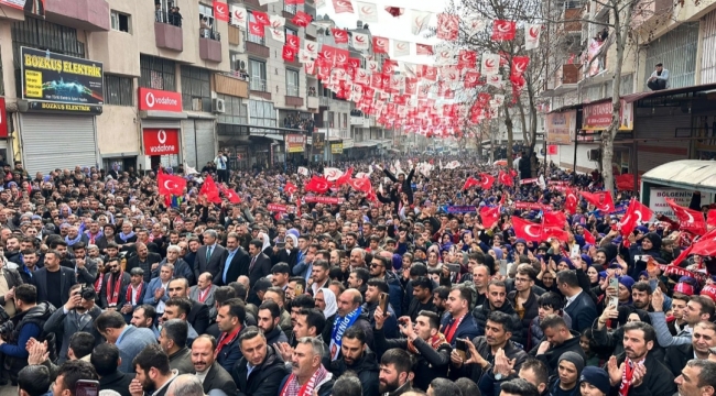 Mehmet Kasım Gülpınar'ı Siverek'te Binlerce Kişi Karşıladı