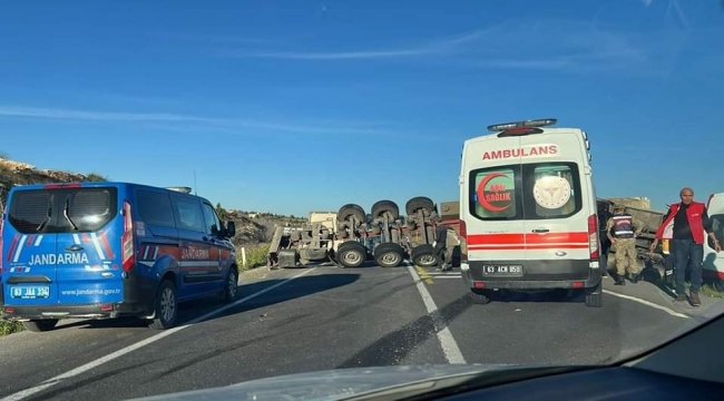 Şanlıurfa'da tır devrildi 
