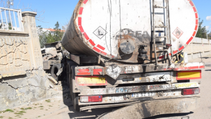 Şanlıurfa'da tır otomobil çaptı, 1 ölü, 2 yaralı