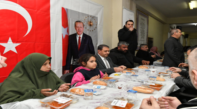 Vali Şıldak, Hayırseverlerin iftar programına katıldı