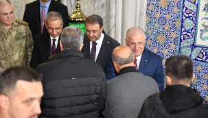 Bakan Yaşar Güler bayram namazını Balıklıgöl'de kıldı