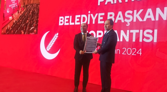 Başkan Çiftçi, Dr. Fatih Erbakan'ın elinden  "Ahlaklı Belediyecilik Protokolü" belgesini teslim aldı