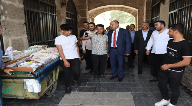 Başkan Gülpınar, Çubukçu hanı ve hacı kamil konağındaki çalışmaları inceledi