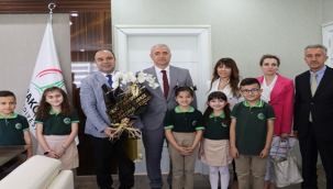 Başkan Nihat Çiftçi makamını çocuklara devretti