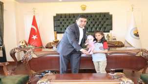 Başkan Özyavuz Koltuğunu Minik Melek'e Devretti