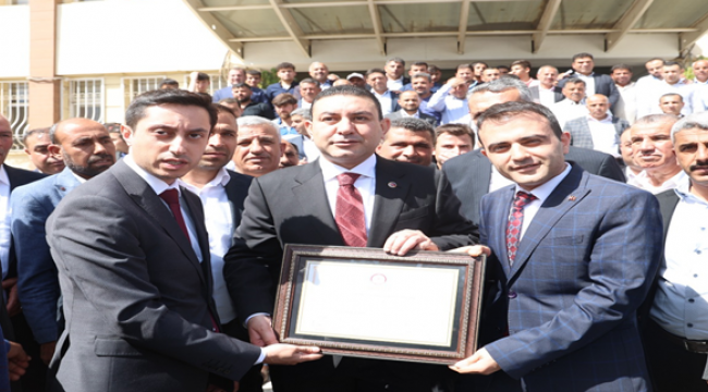 Başkan Özyavuz mazbatasını alarak ikinci hizmet dönemine başladı