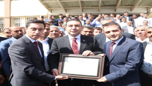 Başkan Özyavuz mazbatasını alarak ikinci hizmet dönemine başladı