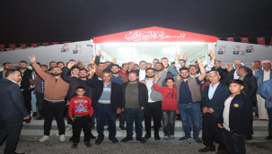 Başkan Özyavuz tebrikleri kabul ediyor