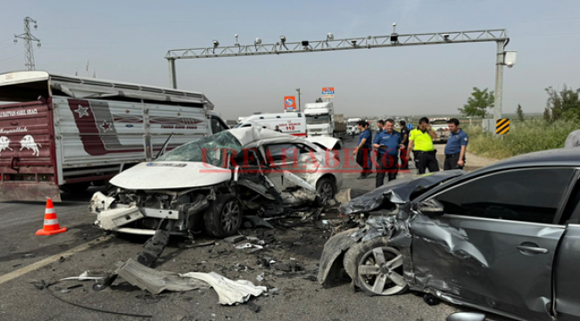 Birecik'te 3 aracın karıştığı zincirleme kaza, 1 ölü, 6 yaralı