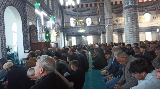 Şanlıurfa'da camiler doldu taştı 
