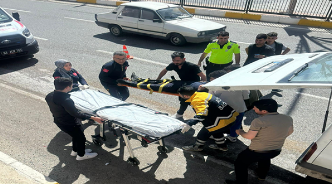 Şanlıurfa'da minibüs otomobili çarptı, 7 yaralı