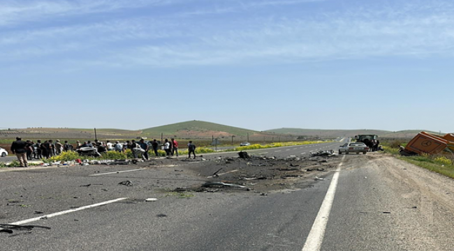 Şanlıurfa'da otomobil kamyon ile çarpıştı, 4 ölü