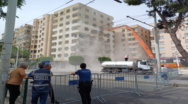 Şanlıurfa'daki o bina yıkılmaya başlandı