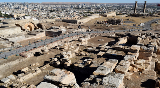 Şanlıurfa'nın Kalbinde Anıtsal Bir Yapı: Şanlurfa Kalesi