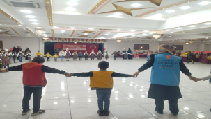 Yetim çocukların yüzleri güldürüldü