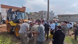 Bozova'da selde mahsur kalan aile kurtarıldı