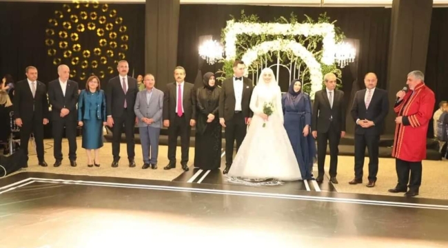 Çelik ve Demirkol ailesinin mutlu günü 