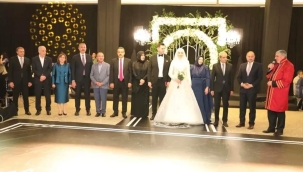 Çelik ve Demirkol ailesinin mutlu günü 