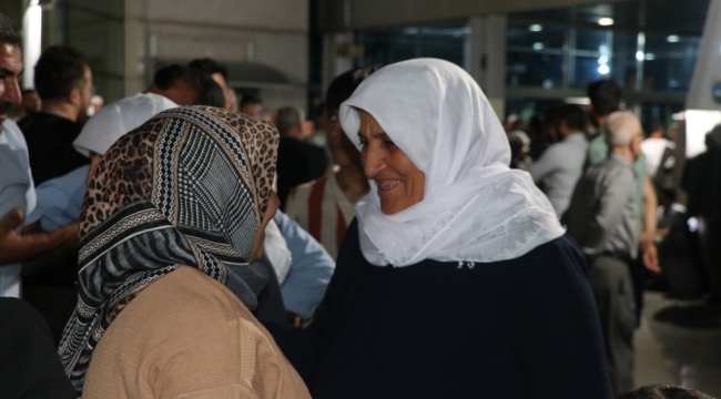 İlk Hac Kafilesi Dualarla Kutsal Topraklara Uğurlandı