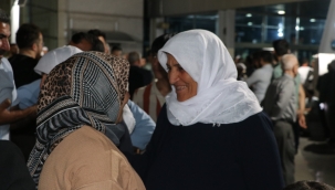 İlk Hac Kafilesi Dualarla Kutsal Topraklara Uğurlandı