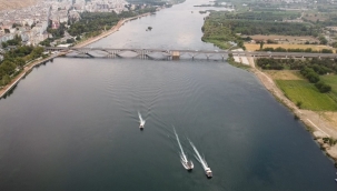Birecik'te tekne turu ile boğaz keyfi
