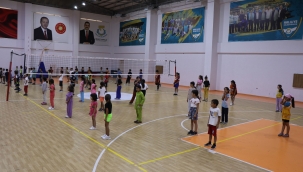 Çocuklar, Yaz Tatilinde Haliliye Belediyesi İle Basketbol Öğreniyor